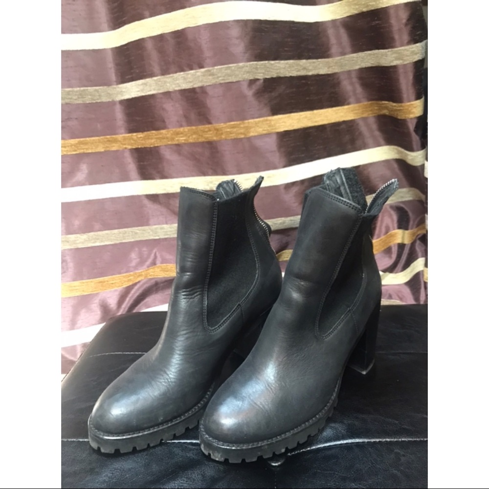 Ankle bootie